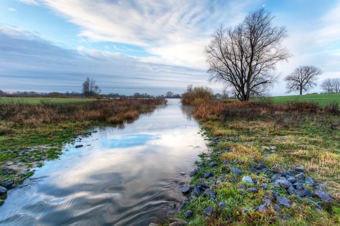 Canon 5DMII - 17mm - 1/6s - f22.0 - ISO100